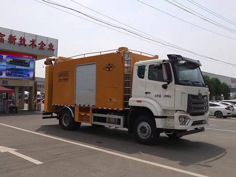 重汽14吨箱式多功能防撞缓冲车